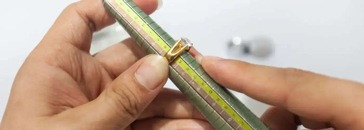 2025’te Minimalist Altın Takılarla Şıklığın Zarif Hali 2025’te Minimalist Altın Takılarla Şıklığın Zarif Hali