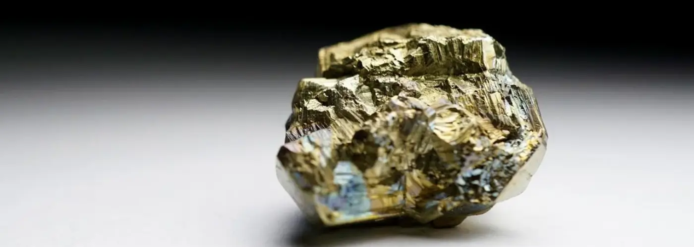 Beyaz Altın mı Sarı Altın mı? Hangi Takı Sizi Yansıtıyor? Beyaz Altın mı Sarı Altın mı? Hangi Takı Sizi Yansıtıyor?